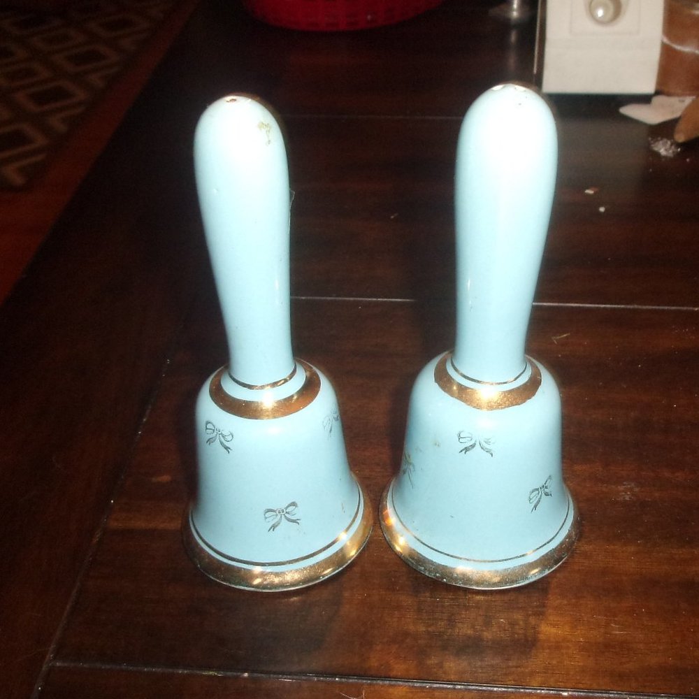 Salt pepper shakers set blue bells gold trim